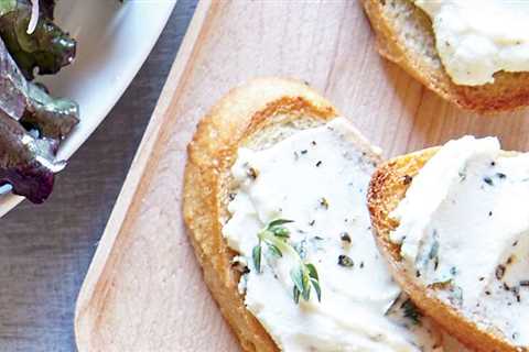 Herbed Goat Cheese Garlic Toasts Recipe