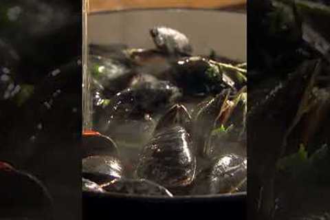 Mussels With Celery &amp; Chilli #shorts